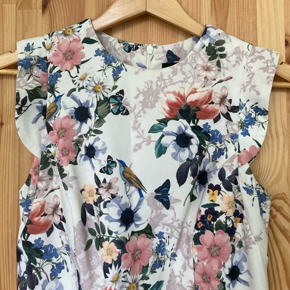 Structured floral dress with flutter cap sleeves - Picture 3 of 9